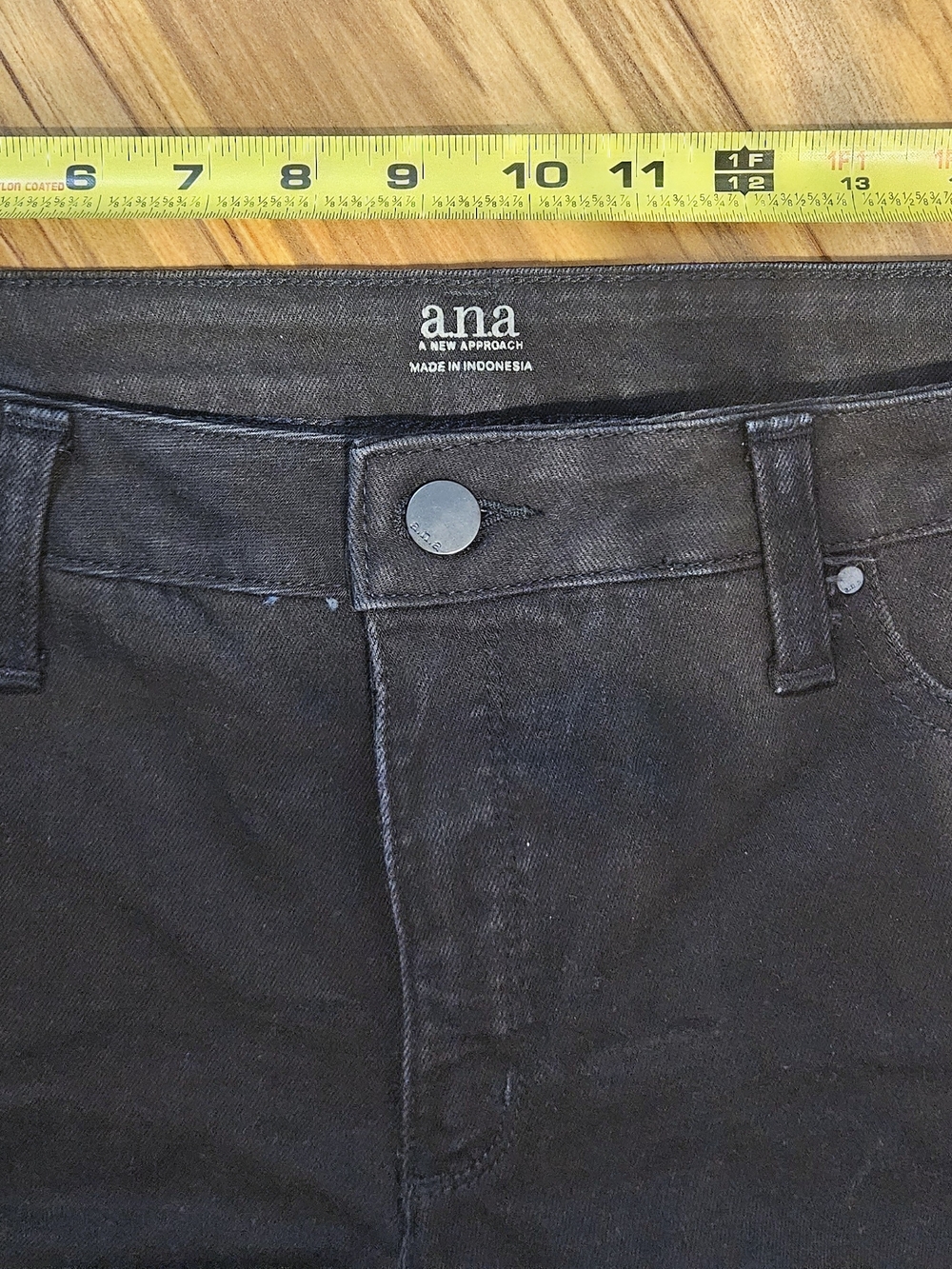a.n.a Black Women's Denim Jean Shorts - Picture 4 of 5